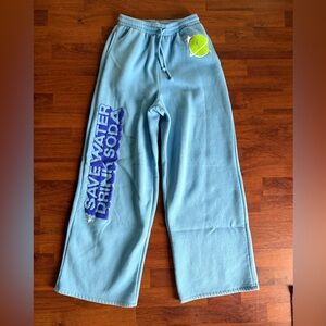 Poppi Women’s Wide leg Sweatpants Drink Poppi Light Blue